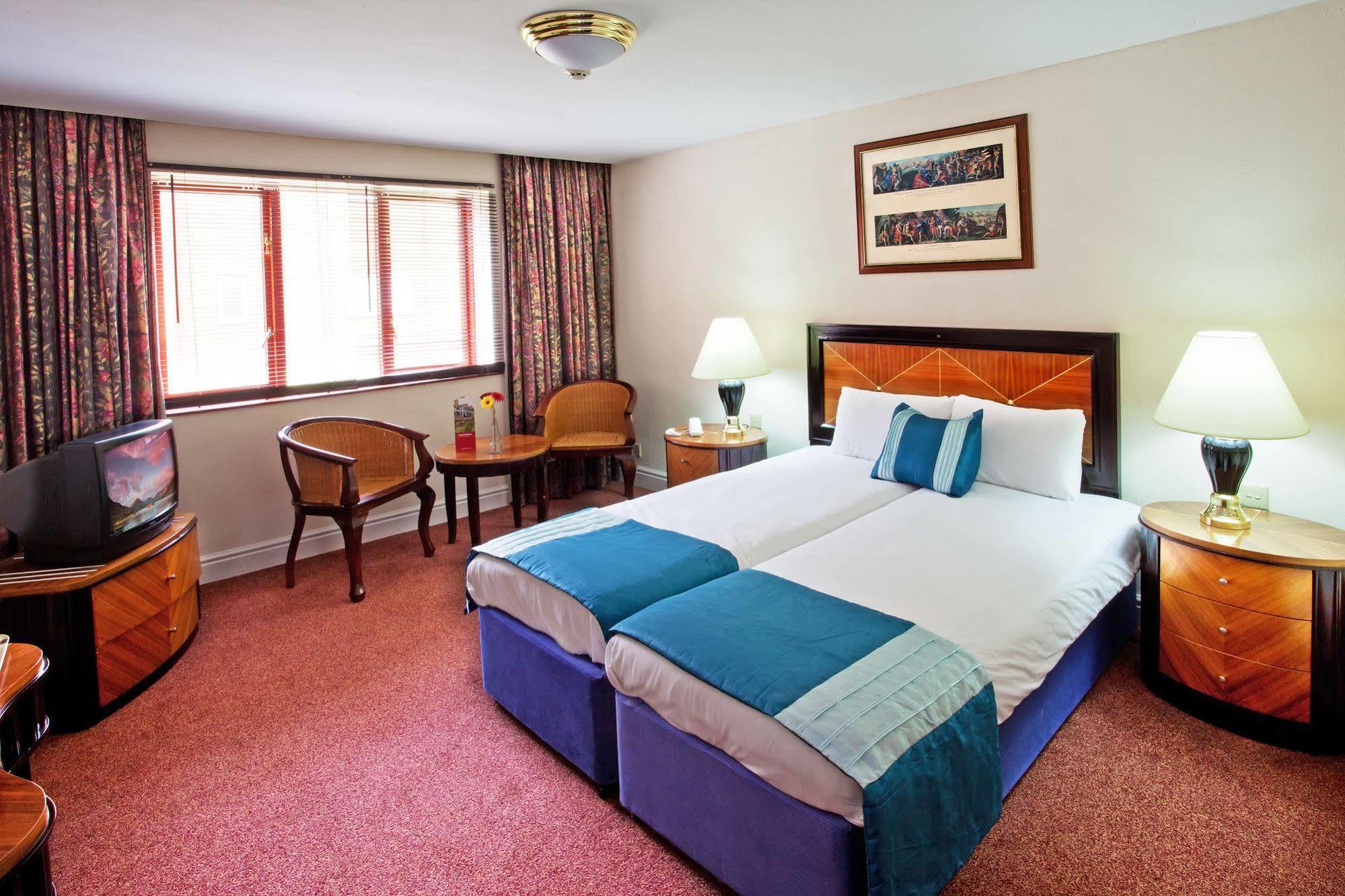Royal Court Hotel & Spa Ковентри Экстерьер фото
