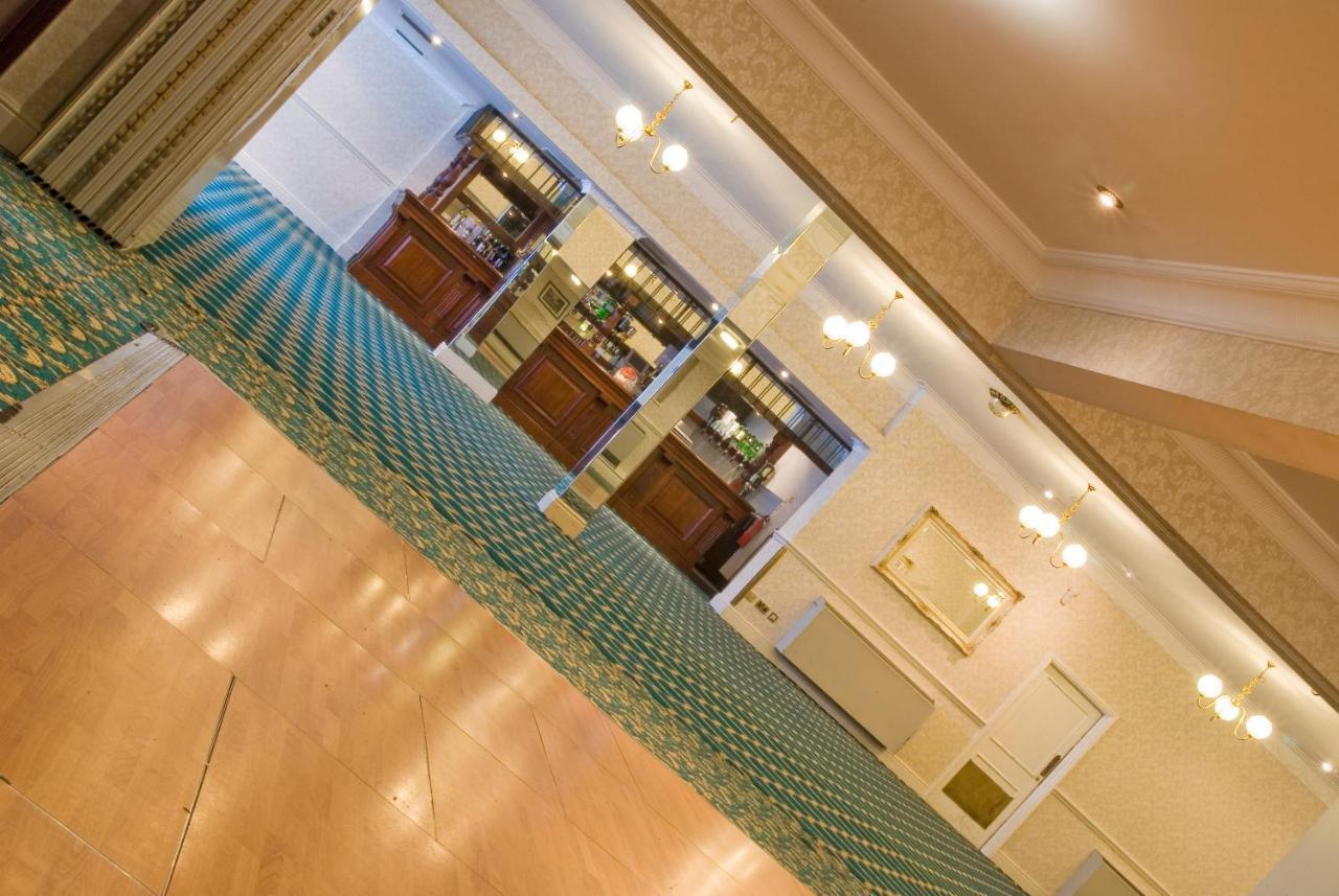 Royal Court Hotel & Spa Ковентри Экстерьер фото