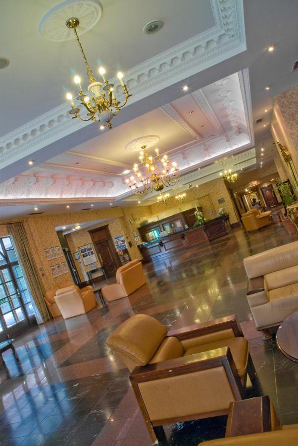 Royal Court Hotel & Spa Ковентри Экстерьер фото